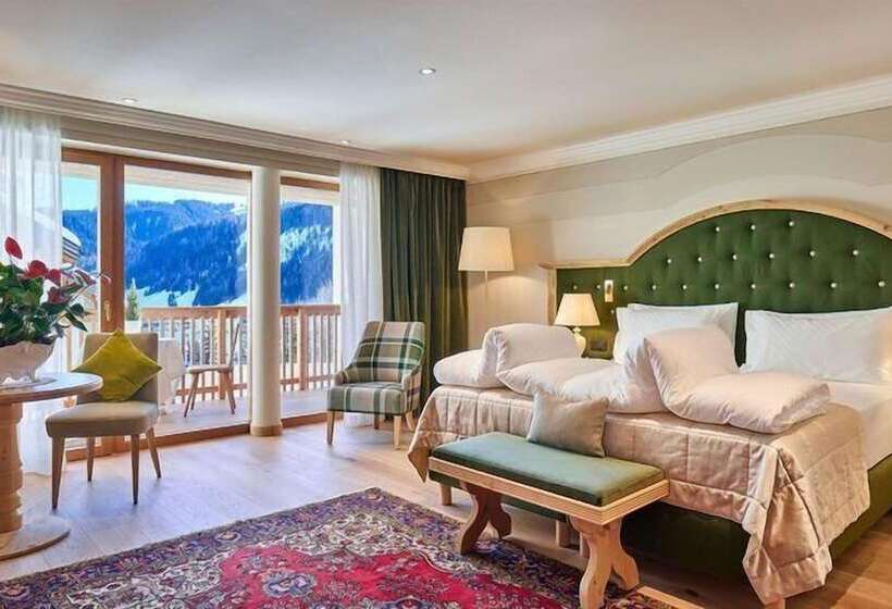 ホテル Sassongher