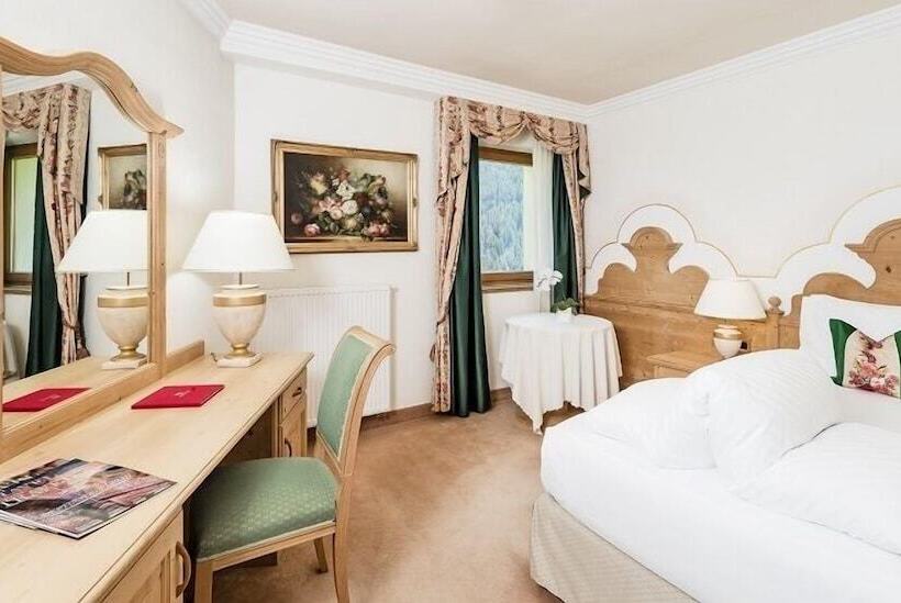 ホテル Sassongher