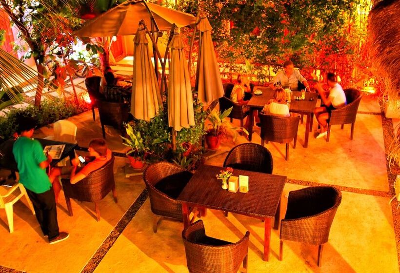 هتل Casadana Thulusdhoo