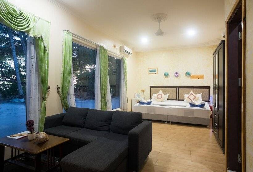 هتل Coral Reef View Inn