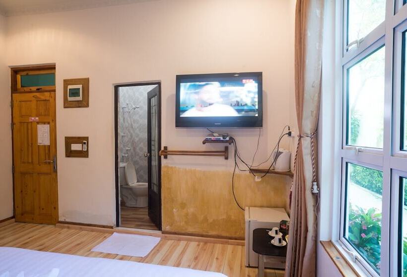 هتل Coral Reef View Inn