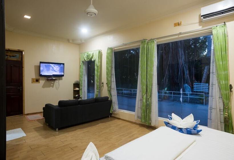 هتل Coral Reef View Inn