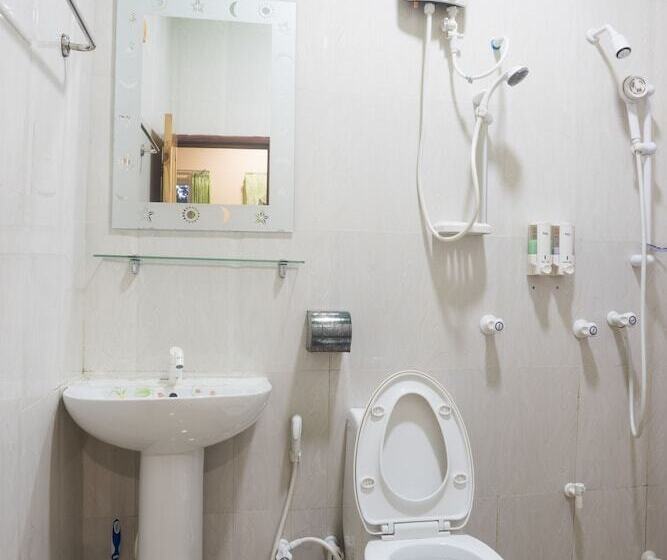 هتل Coral Reef View Inn