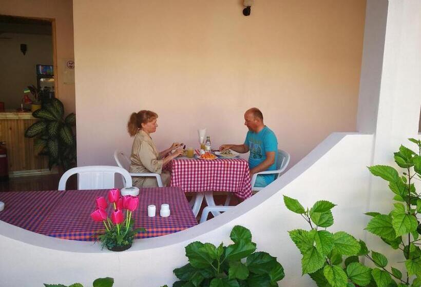 Pensió Evila Inn   Thoddoo