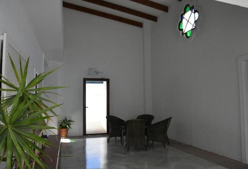 Hostal Doña Lola Marina