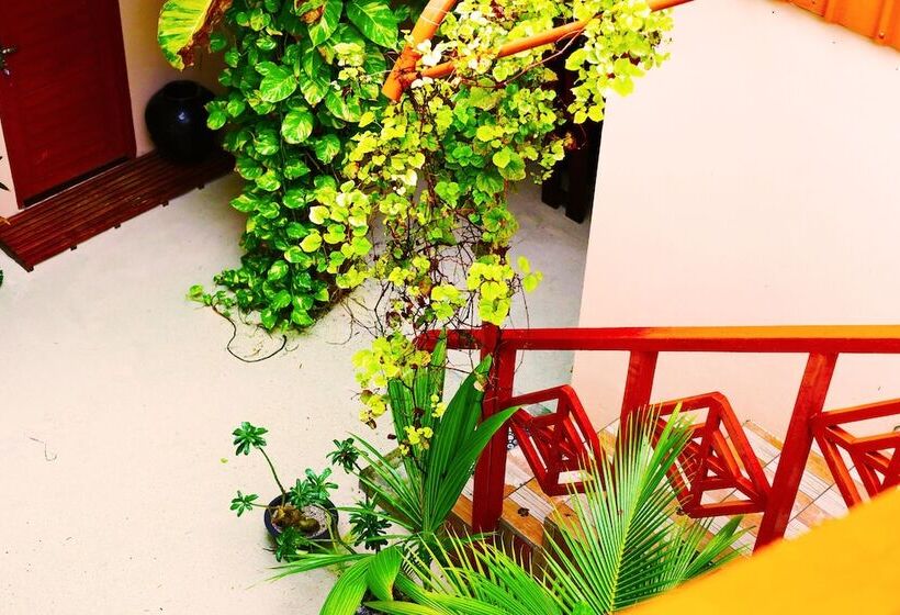 پانسیون Maafushi Village