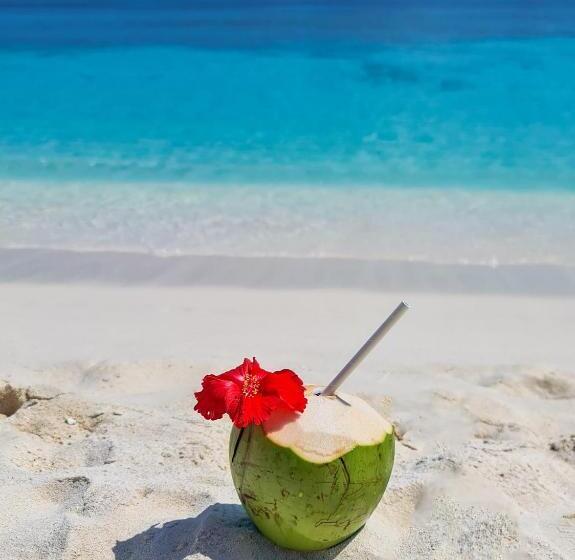 Ukulhas Villa Oceanview Hotel & Spa