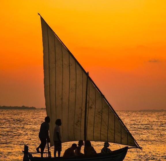 Ukulhas Villa Oceanview Hotel & Spa