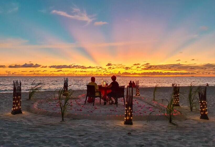 Ukulhas Villa Oceanview Hotel & Spa