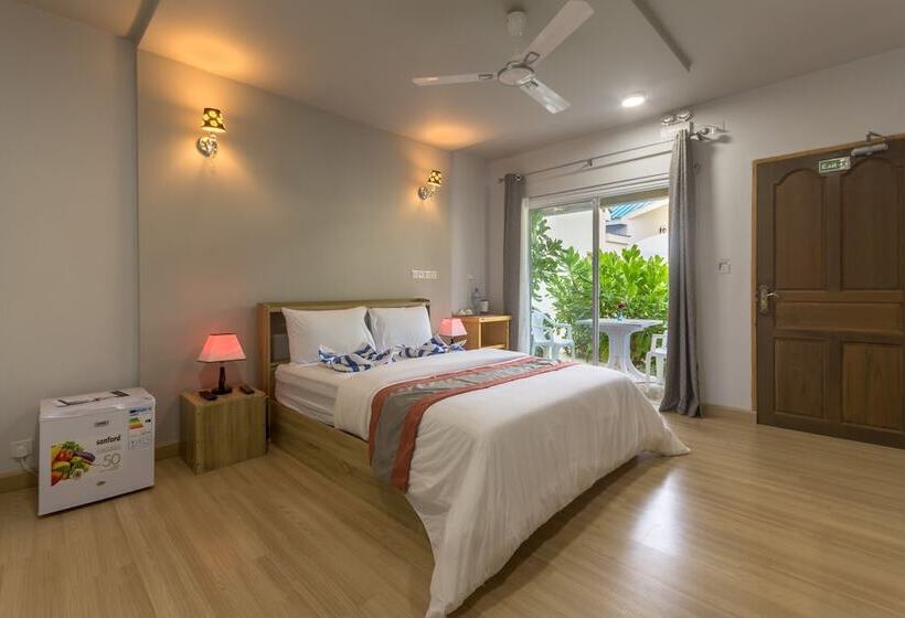 Ukulhas Villa Oceanview Hotel & Spa