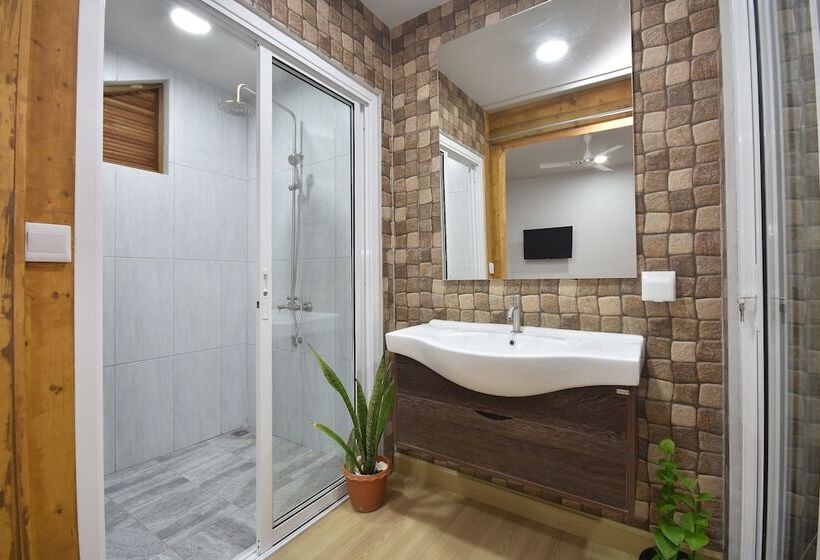 Ukulhas Villa Oceanview Hotel & Spa