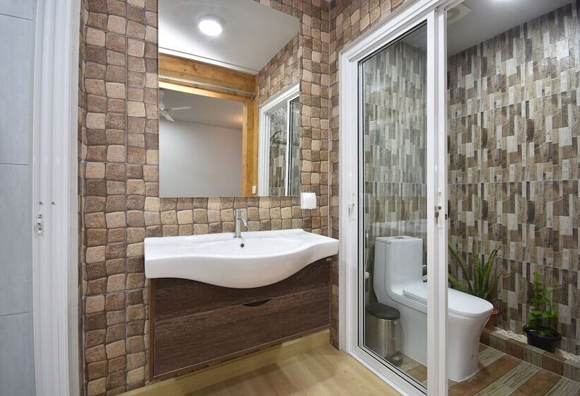 Ukulhas Villa Oceanview Hotel & Spa