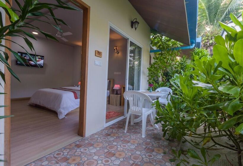 Ukulhas Villa Oceanview Hotel & Spa
