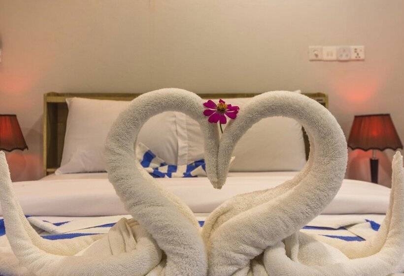 Ukulhas Villa Oceanview Hotel & Spa