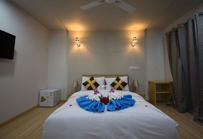 Ukulhas Villa Oceanview Hotel & Spa