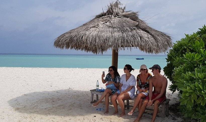 Ukulhas Villa Oceanview Hotel & Spa