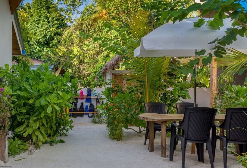 Ukulhas Villa Oceanview Hotel & Spa