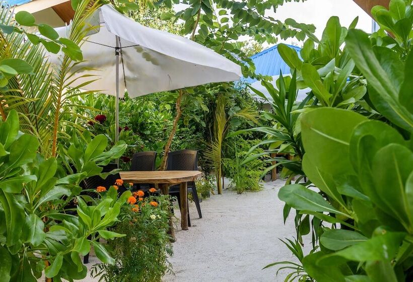 Ukulhas Villa Oceanview Hotel & Spa