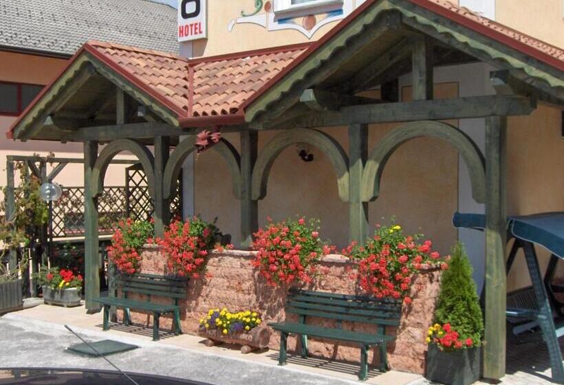 בית מלון כפרי Allo Zodiaco