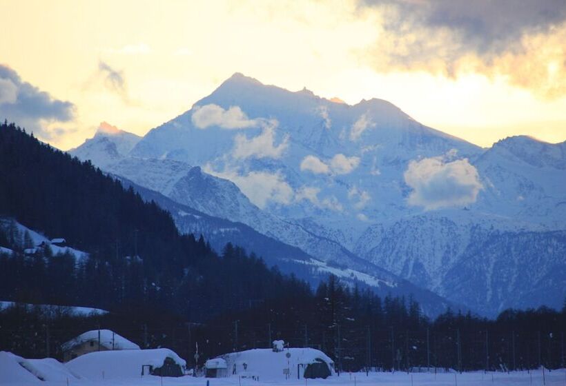 בית מלון כפרי Astoria