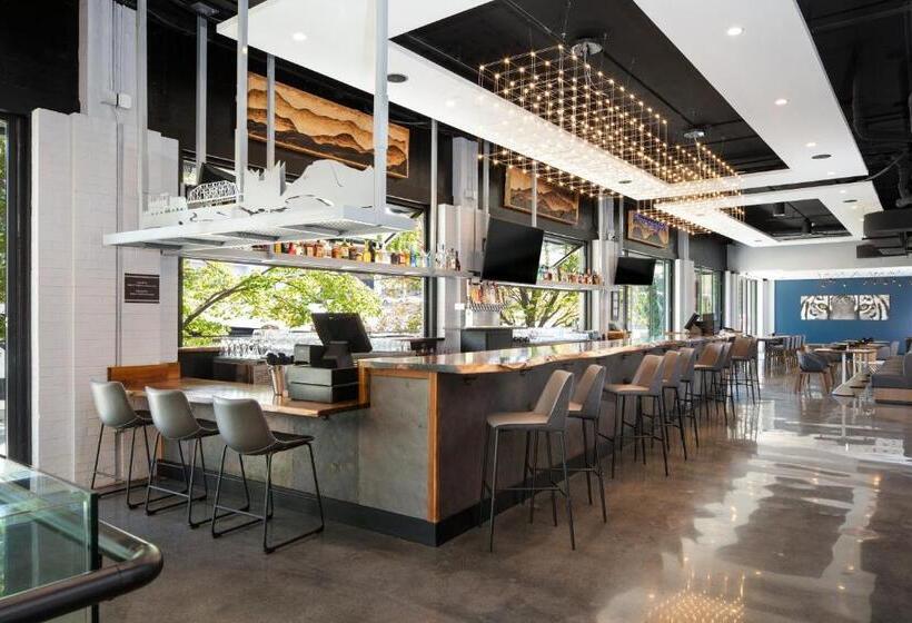 Отель Indigo Chattanooga Downtown, An Ihg