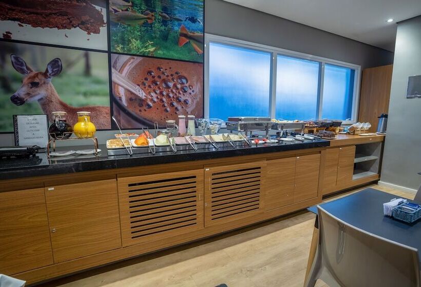 ホテル Carandá Hplus Express