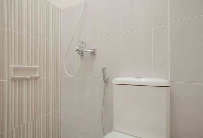 بنسيون Reddoorz Near Ciputra Golf Surabaya