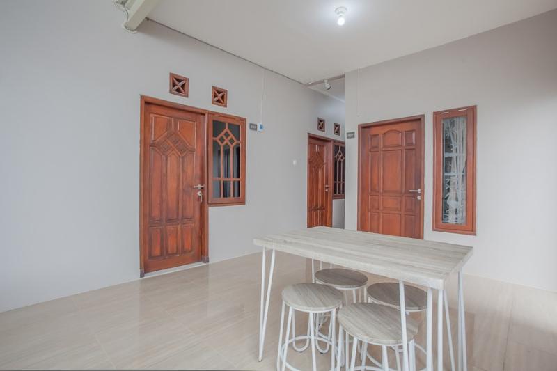 بنسيون Reddoorz Near Ciputra Golf Surabaya