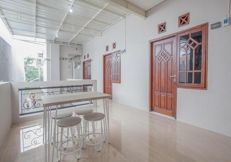 بنسيون Reddoorz Near Ciputra Golf Surabaya