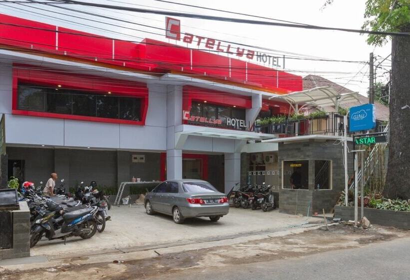 Пансион Reddoorz Near Istana Plaza 2