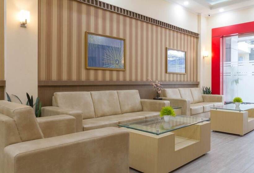 Пансион Reddoorz Near Istana Plaza 2