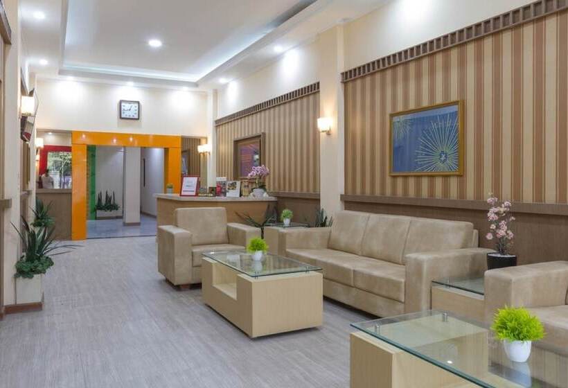 Пансион Reddoorz Near Istana Plaza 2