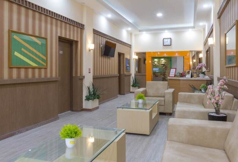 Пансион Reddoorz Near Istana Plaza 2