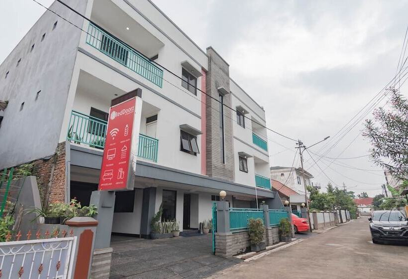 膳宿费 Reddoorz Plus At Buah Batu