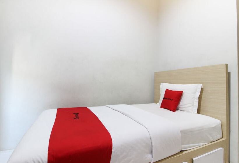 פנסיון Reddoorz Plus Near Upn Jogjakarta 2