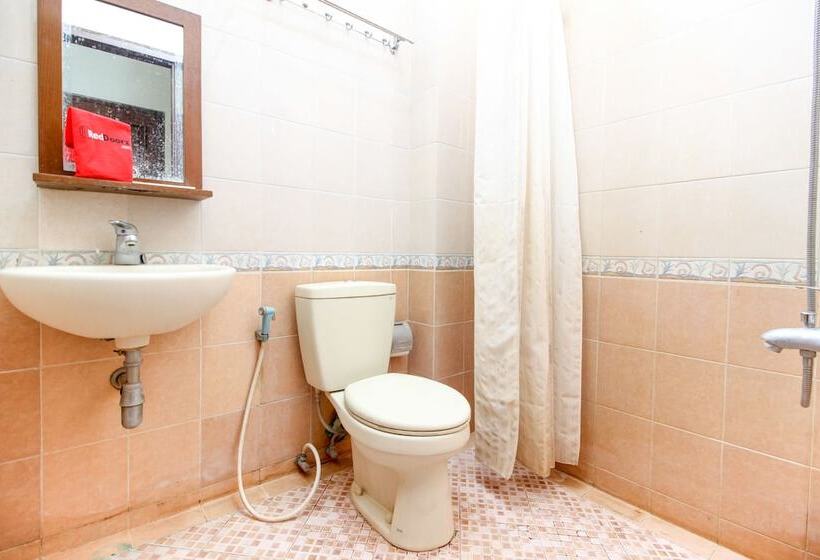 بنسيون Reddoorz Plus @ Tegal Panggung