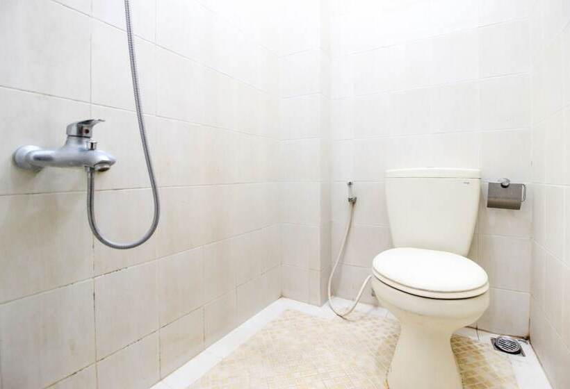 بنسيون Reddoorz Plus @ Tegal Panggung