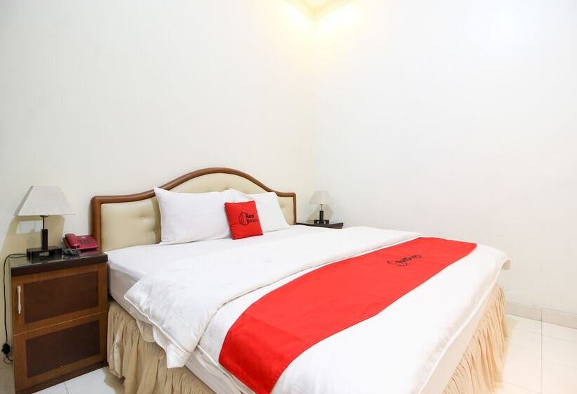 بنسيون Reddoorz Plus @ Tegal Panggung