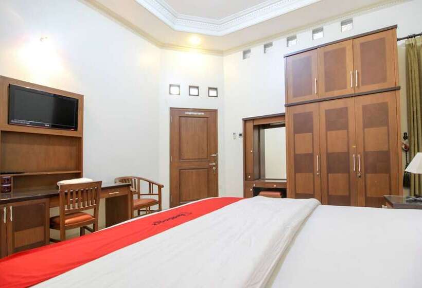 بنسيون Reddoorz Plus @ Tegal Panggung