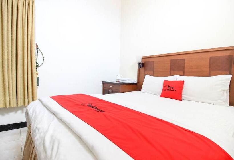 بنسيون Reddoorz Plus @ Tegal Panggung