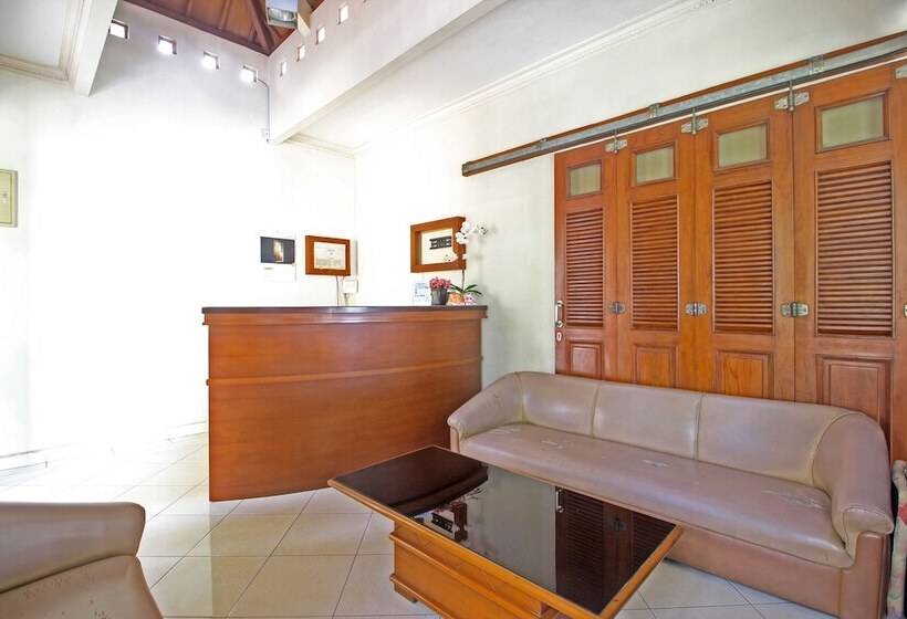 بنسيون Reddoorz Plus @ Tegal Panggung