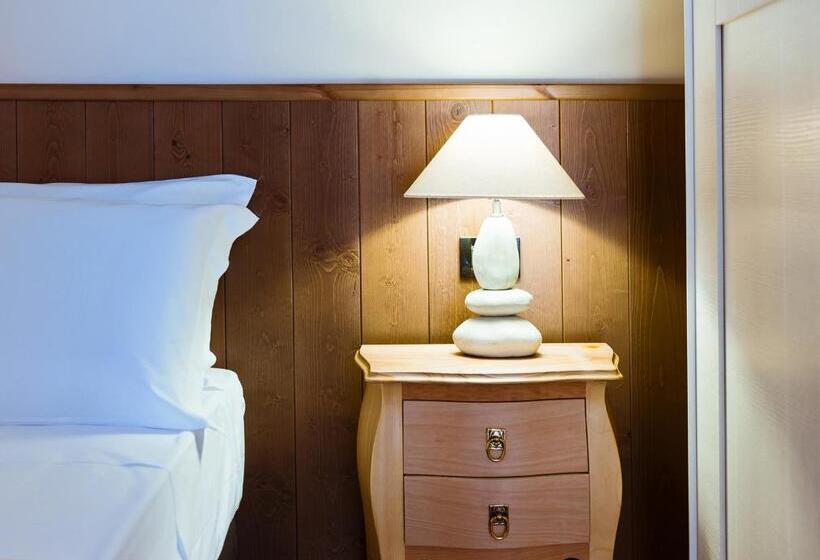 Отель Ambassador