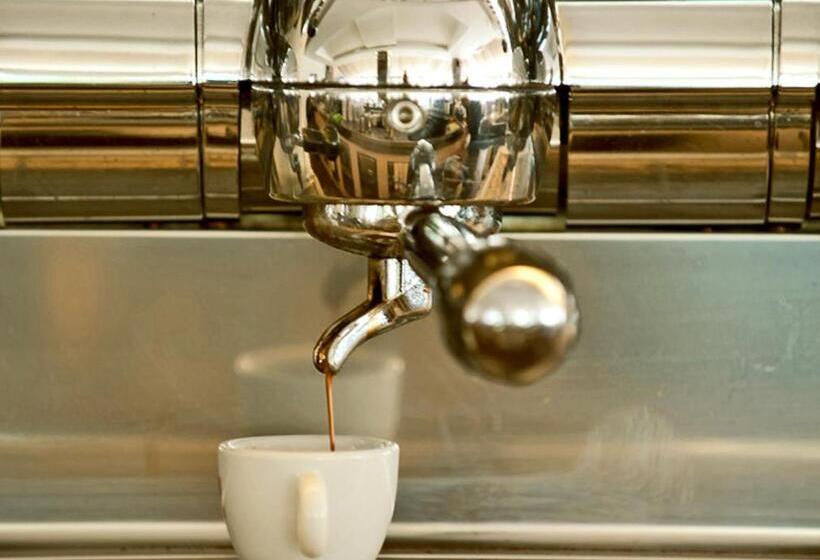 Отель Ambassador