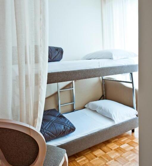 Отель Ambassador