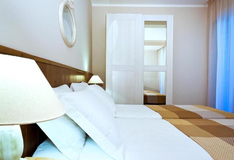 Отель Ambassador