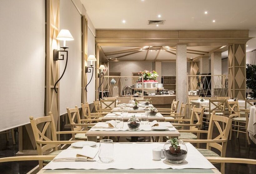 Flyon Hotel & Conference Center