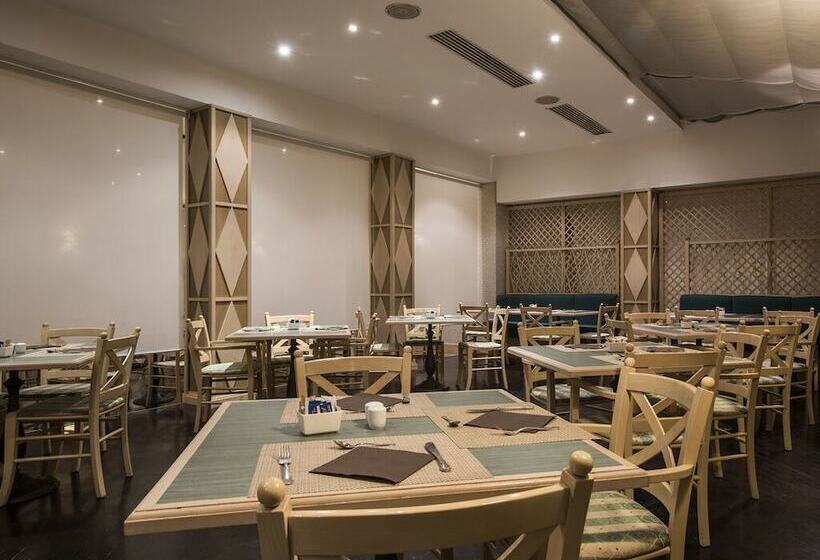 Flyon Hotel & Conference Center