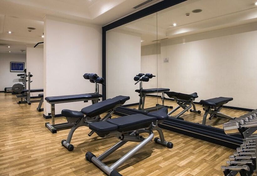 Flyon Hotel & Conference Center