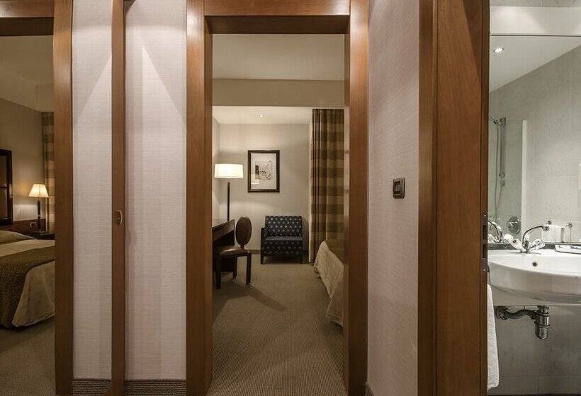 Flyon Hotel & Conference Center