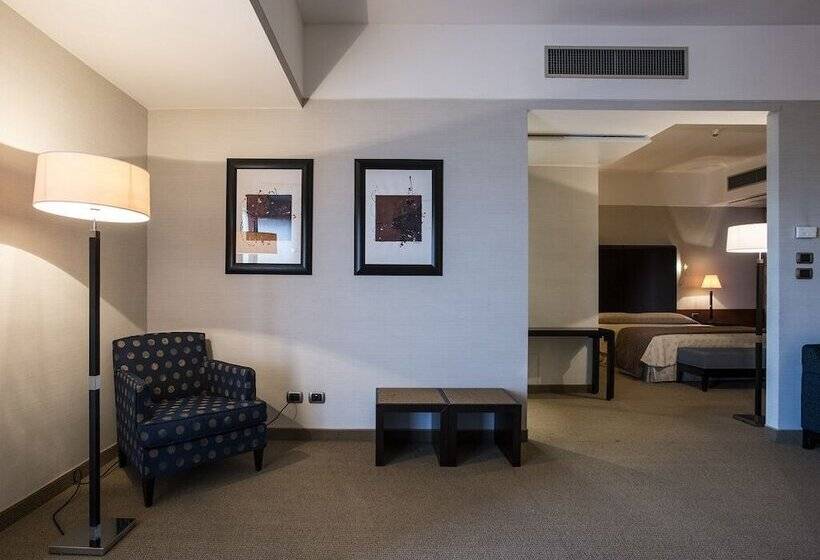 Flyon Hotel & Conference Center